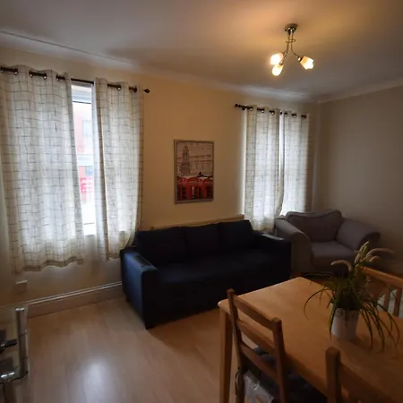 Two Bedroom Flat St Andrews Road London Exterior photo