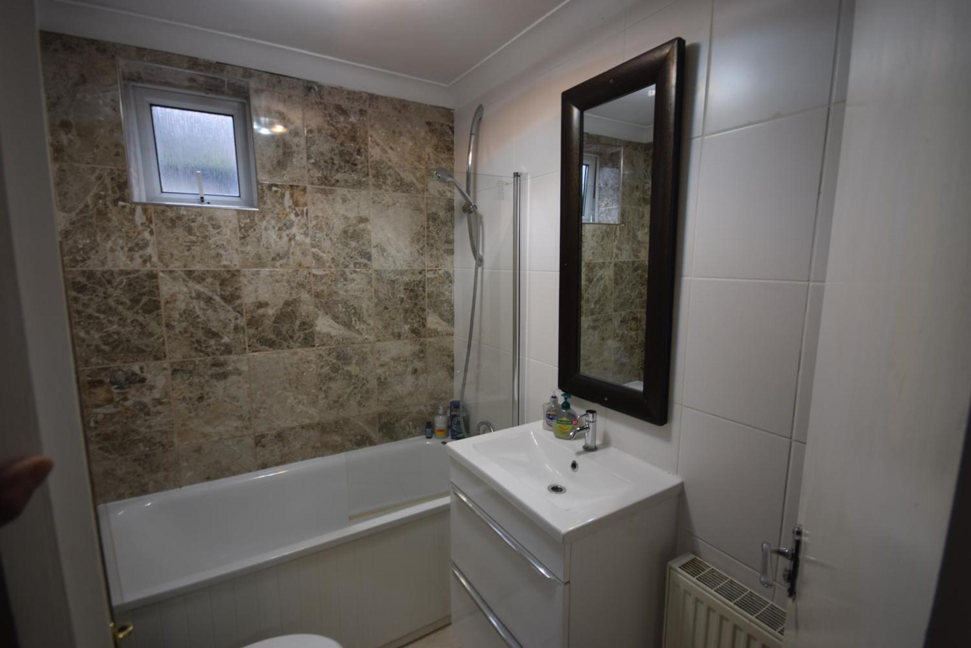 Апартаменты Two Bedroom Flat St Andrews Road Лондон